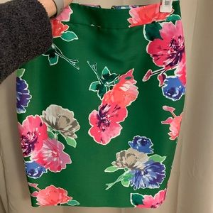 Kate Spade floral print pencil skirt. Size 6. Never been worn!